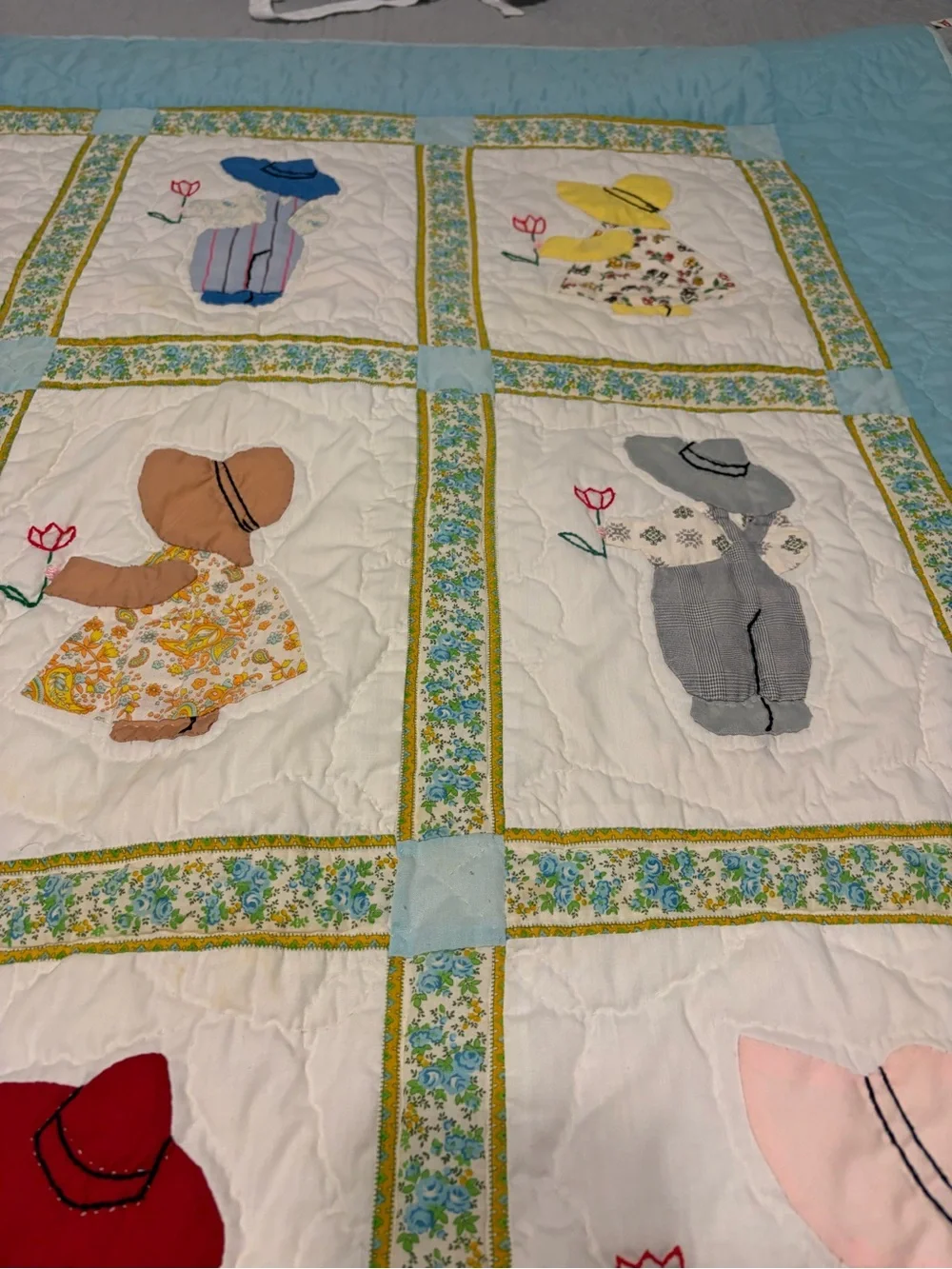 Vintage 1960s 1970s Handmade Applique Quilt 41x61 Sunbonnet Figures Blue